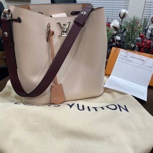 Authentic Discontinued Louis Vuitton Lockme bucket